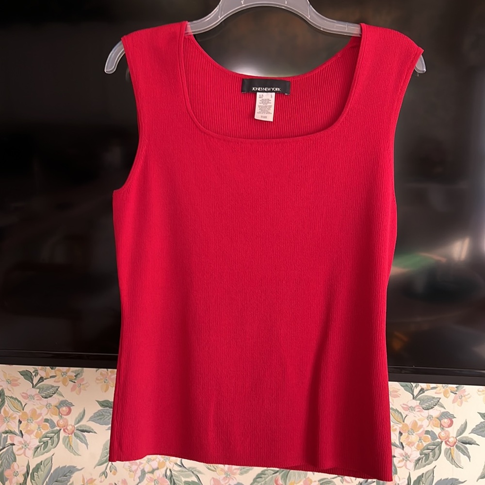 Jones New York sleeveless knit top